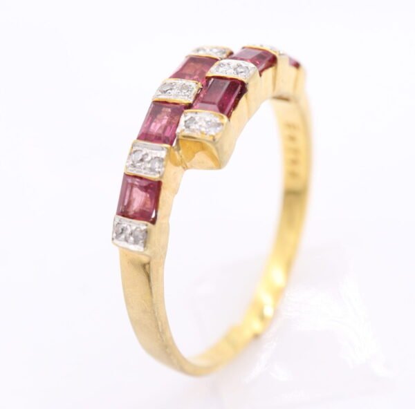 ZR263 Ruby&Diamonds - Yellow Gold Ring