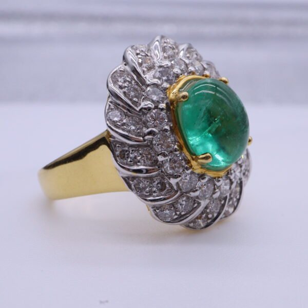 V2 "Mon Emeral" 18K Yellow Gold Ring with Emeral and Diamonds - Image 5