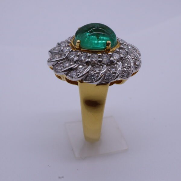 V2 "Mon Emeral" 18K Yellow Gold Ring with Emeral and Diamonds - Image 2