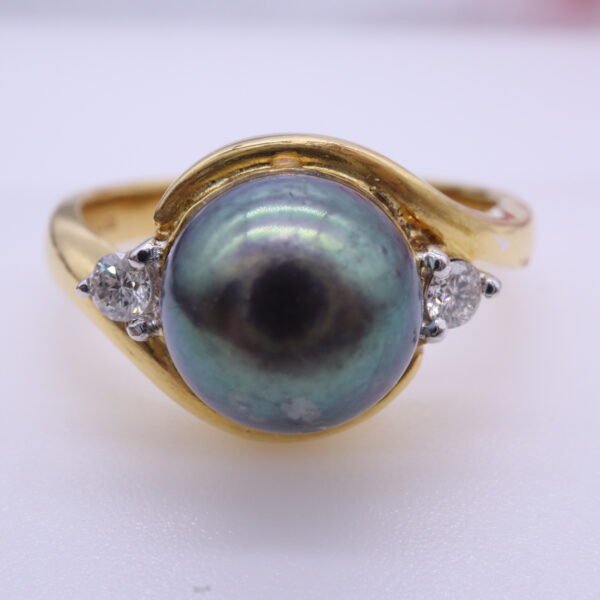 TD3680 18K Yellow Gold Ring with Black Pearl and Diamonds
