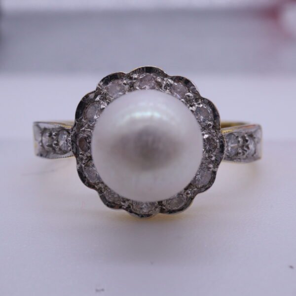 TD3871 "White Pearl" 18K Yellow Gold Ring with Pearl and Diamonds
