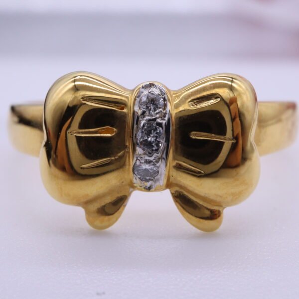TD8277 "Ribbon" 18K Yellow Gold Ring with Diamonds