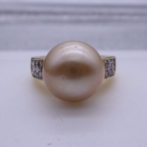 TD8527 "White Pearl" 18K Yellow Gold Ring with Pearl and Diamonds