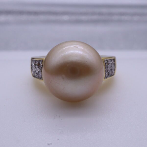 TD8527 "White Pearl" 18K Yellow Gold Ring with Pearl and Diamonds