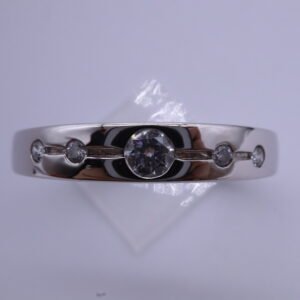 TD8599 18K White Gold Ring with Diamonds