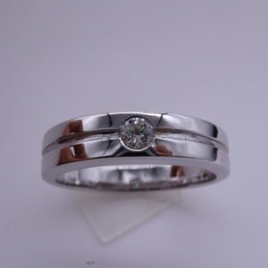 TD8751 18K White Gold Ring with Diamonds