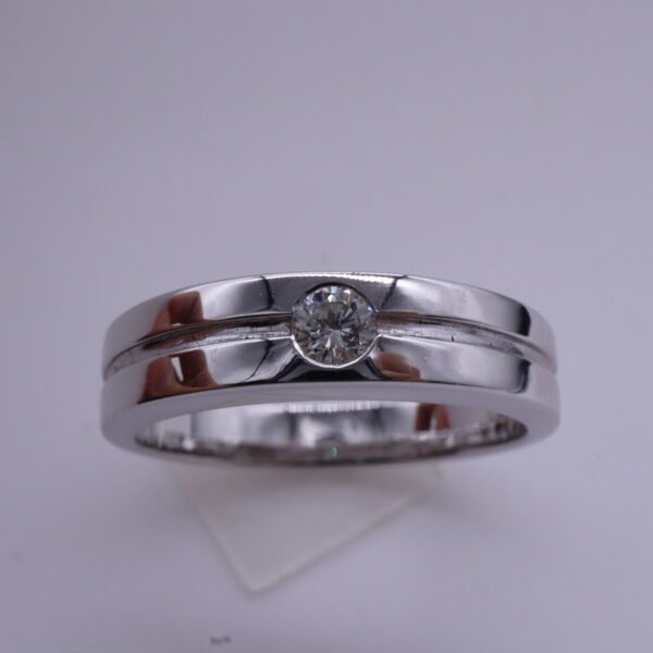 TD8751 18K White Gold Ring with Diamonds