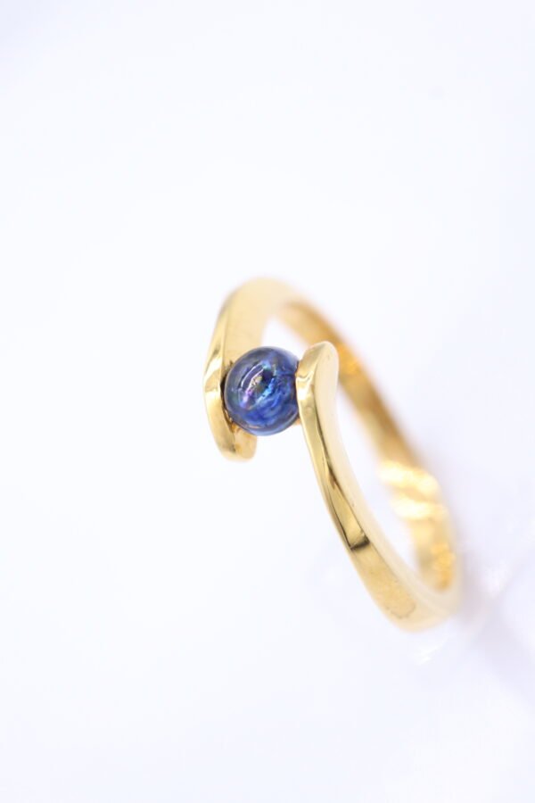 Z611 18K Yellow Gold Ring with Sapphire