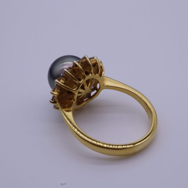 TD8790 "Black Pearl" 18K Yellow Gold Ring with Pearl and Diamonds - Image 4