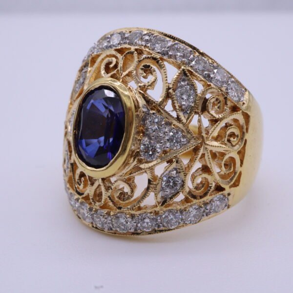 TD8298 "Mon Blue" 18K Yellow Gold Ring with Blue Sapphire and Diamonds - Image 2