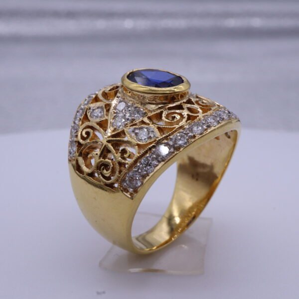 TD8298 "Mon Blue" 18K Yellow Gold Ring with Blue Sapphire and Diamonds - Image 4