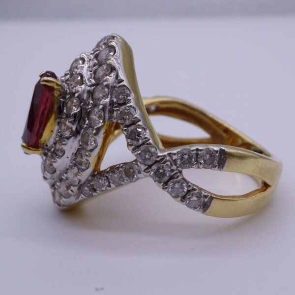 B2 "Mon Ruby" 18K Yellow Gold Ring with Ruby and Diamonds - Image 5