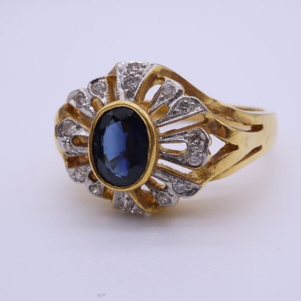 TD8287 "Noble Blue" 18K Yellow Gold Ring with Sapphire and Diamonds - Image 2