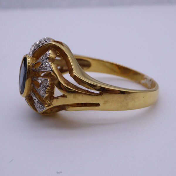 TD8287 "Noble Blue" 18K Yellow Gold Ring with Sapphire and Diamonds - Image 3