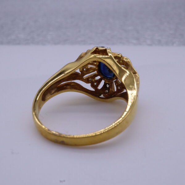 TD8287 "Noble Blue" 18K Yellow Gold Ring with Sapphire and Diamonds - Image 4