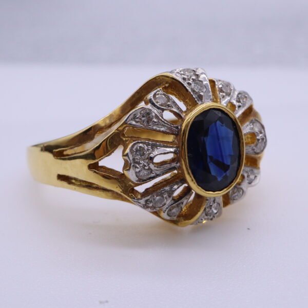 TD8287 "Noble Blue" 18K Yellow Gold Ring with Sapphire and Diamonds - Image 5