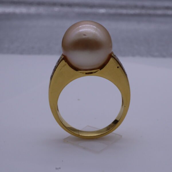 TD8527 "White Pearl" 18K Yellow Gold Ring with Pearl and Diamonds - Image 5