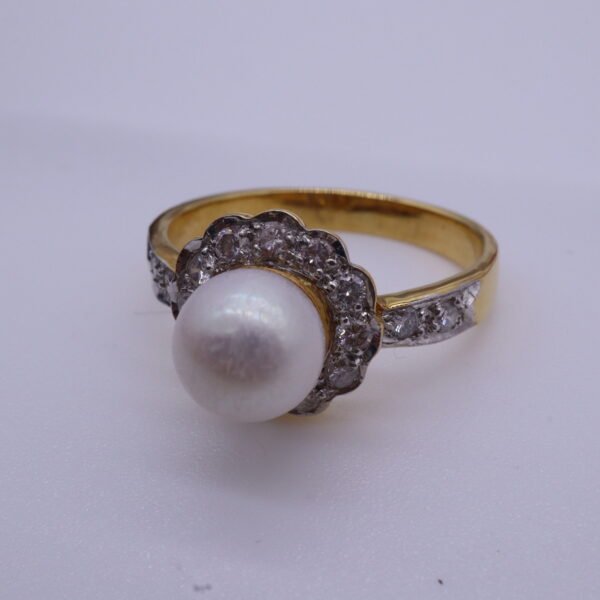 TD3871 "White Pearl" 18K Yellow Gold Ring with Pearl and Diamonds - Image 3