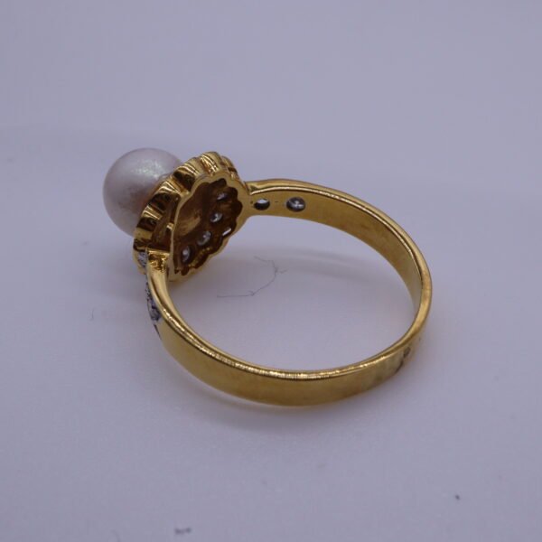 TD3871 "White Pearl" 18K Yellow Gold Ring with Pearl and Diamonds - Image 4