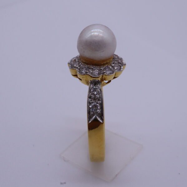 TD3871 "White Pearl" 18K Yellow Gold Ring with Pearl and Diamonds - Image 2
