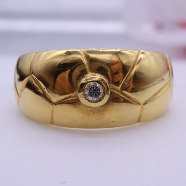 Z122 "Turtle" 18K Yellow Gold Ring with Diamonds