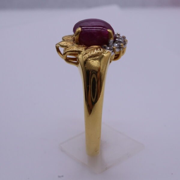 TD8384 "Ruby Flower" 18K Yellow Gold Ring with Ruby and Diamonds - Image 4
