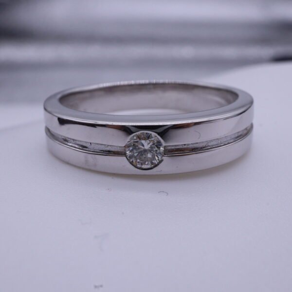 TD8751 18K White Gold Ring with Diamonds - Image 2