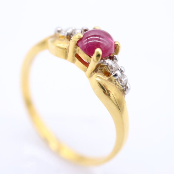 TD8249 18K Yellow Gold Ring with Ruby and Diamonds - Image 2
