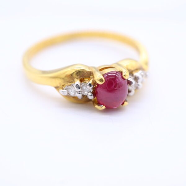 TD8249 18K Yellow Gold Ring with Ruby and Diamonds - Image 4