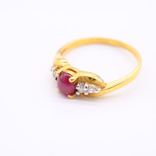 TD8249 18K Yellow Gold Ring with Ruby and Diamonds - Image 5