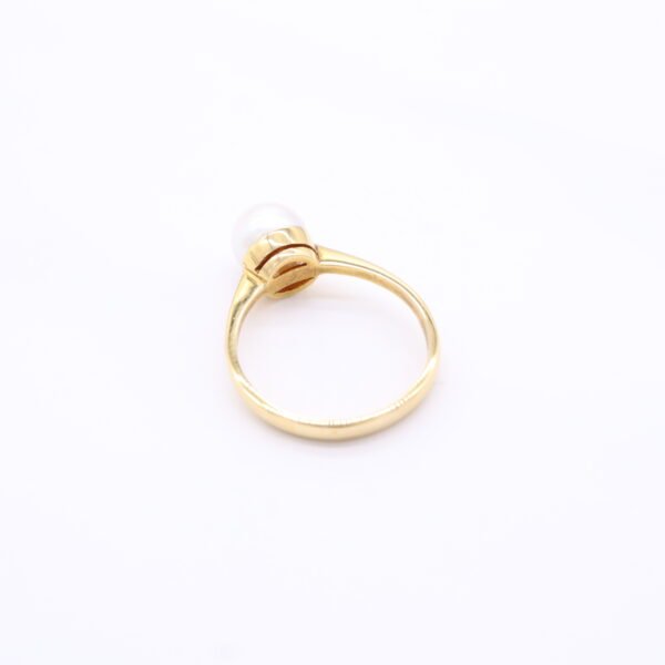 TD8280 "White Pearl" 18K Yellow Gold Ring with Pearl - Image 2
