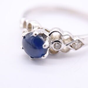 Z1450 18K White Gold Ring with Blue Sapphire and Diamonds