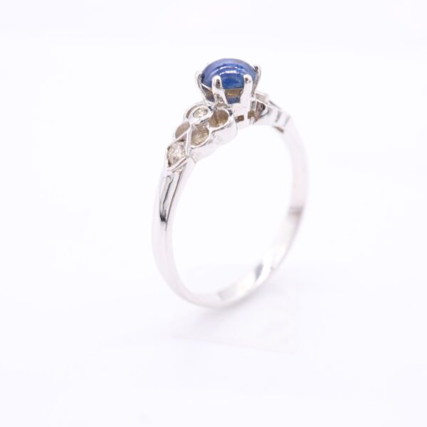 Z1450 18K White Gold Ring with Blue Sapphire and Diamonds - Image 4